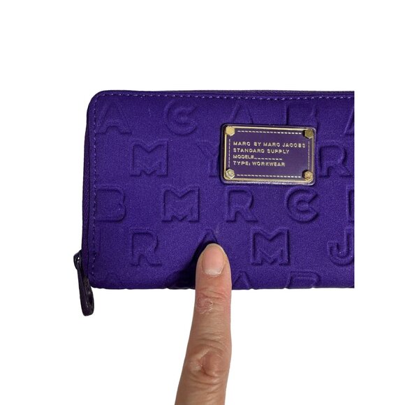 MARC by Marc Jacobs Purple Neoprene  Dreamy Logo Zip Slim Wallet - Picture 12 of 13